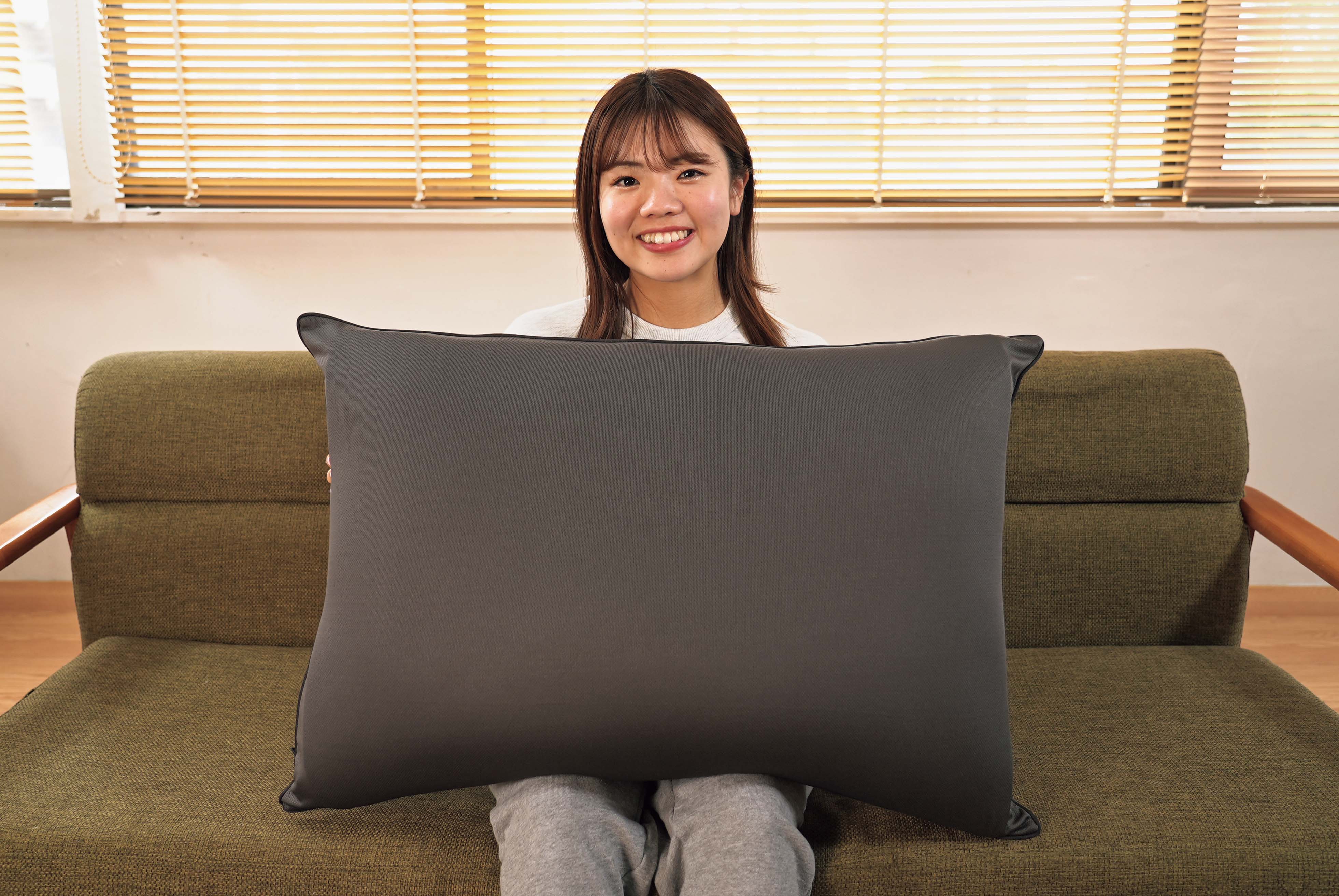 ゴリラのひとねむり　グレー