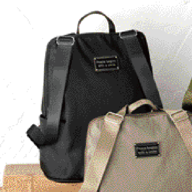 小ぶりで丈夫な軽量リュック　ブラック