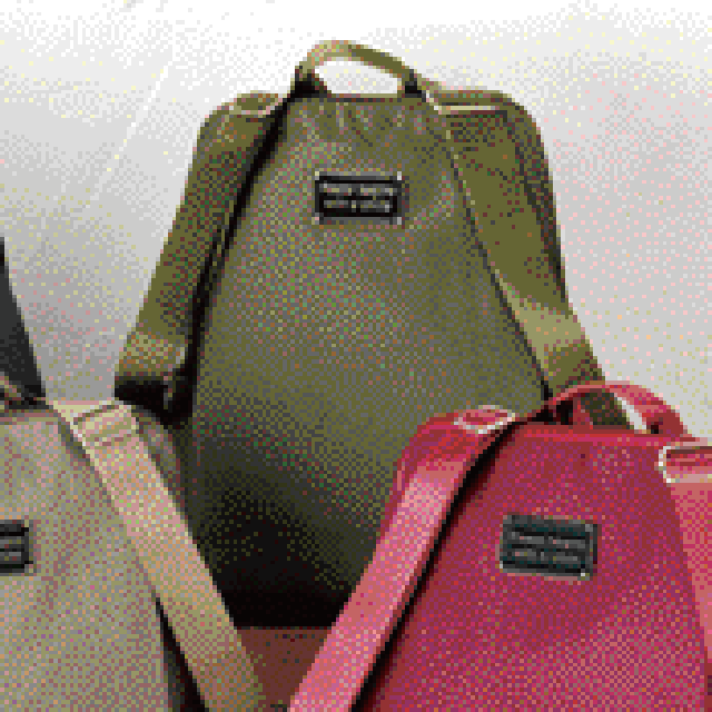 小ぶりで丈夫な軽量リュック　カーキ