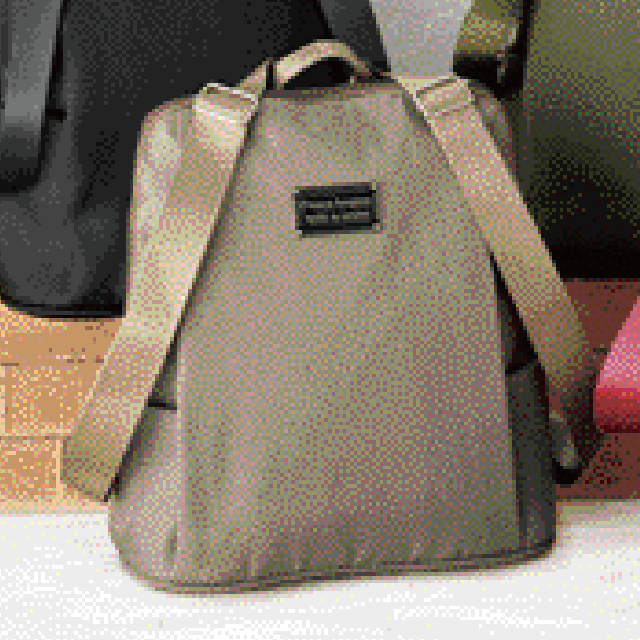 小ぶりで丈夫な軽量リュック　グレージュ